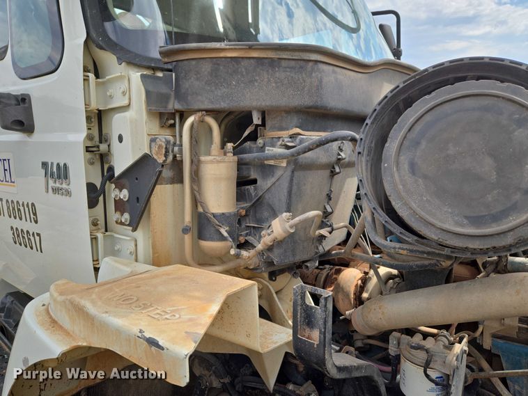 image for item EU3699 2003 International 7400 digger derrick truck