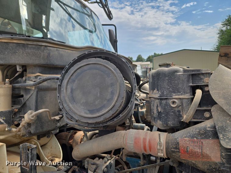 image for item EU3699 2003 International 7400 digger derrick truck