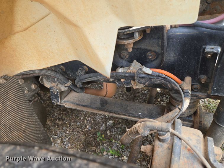 image for item EU3699 2003 International 7400 digger derrick truck