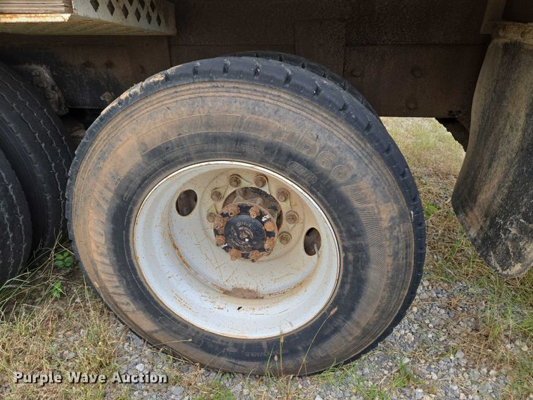 image for item EU3699 2003 International 7400 digger derrick truck