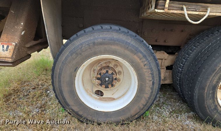 image for item EU3699 2003 International 7400 digger derrick truck