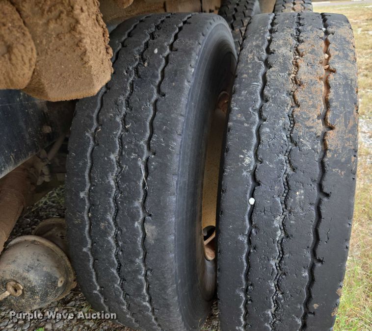 image for item EU3699 2003 International 7400 digger derrick truck