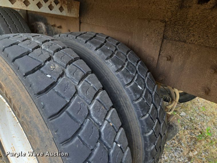 image for item EU3699 2003 International 7400 digger derrick truck