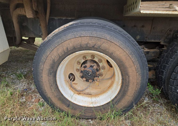 image for item EU3699 2003 International 7400 digger derrick truck