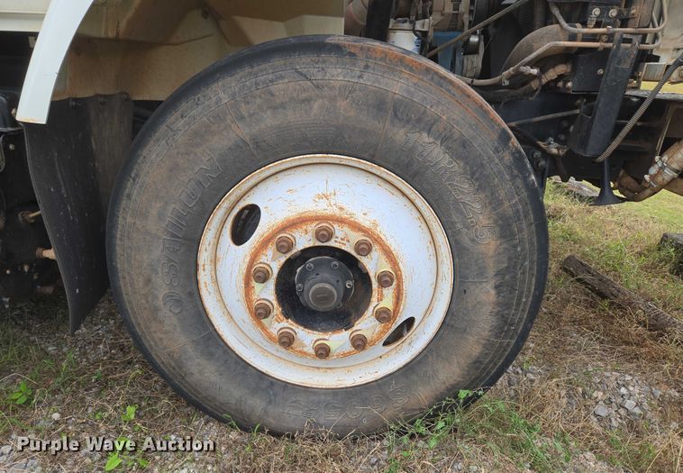 image for item EU3699 2003 International 7400 digger derrick truck