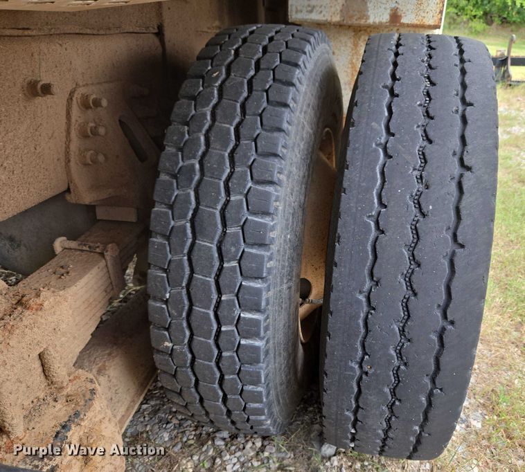 image for item EU3699 2003 International 7400 digger derrick truck