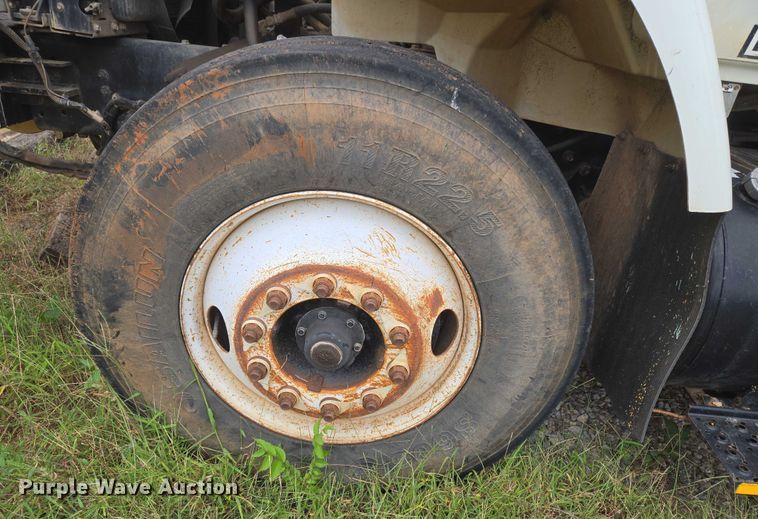 image for item EU3699 2003 International 7400 digger derrick truck