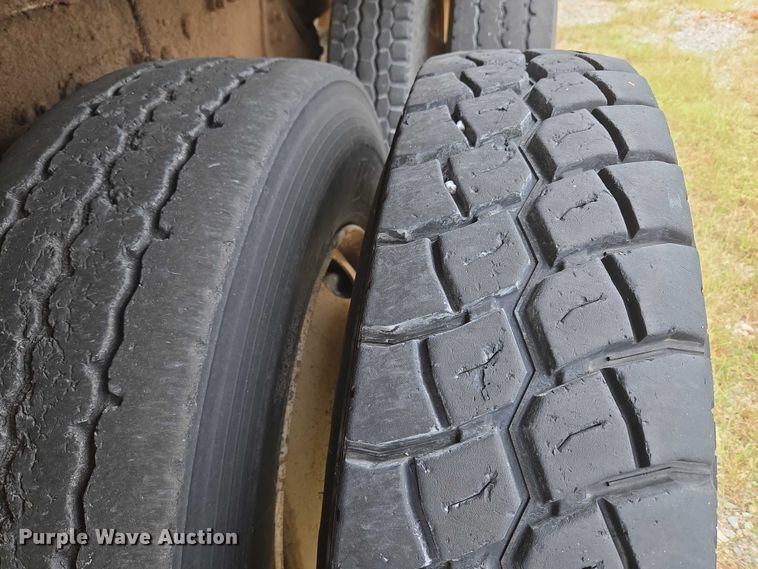 image for item EU3699 2003 International 7400 digger derrick truck