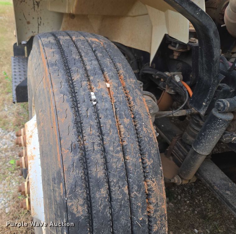 image for item EU3699 2003 International 7400 digger derrick truck