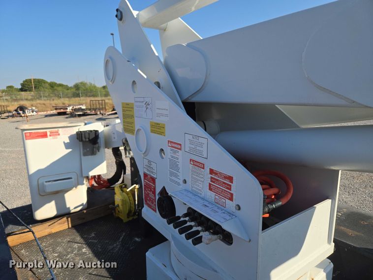 image for item EU3700 2016 RAM 5500 bucket truck