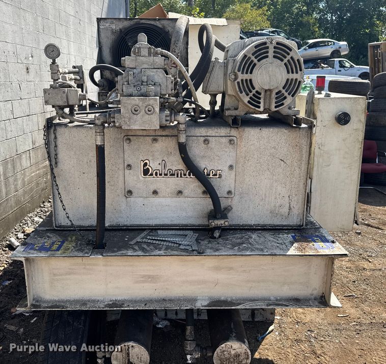 image for item EV1833 Balemaster 1772-A horizontal baler