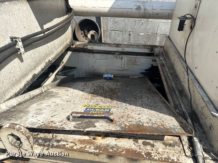 image for item EV1833 Balemaster 1772-A horizontal baler