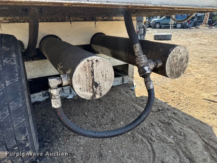 image for item EV1833 Balemaster 1772-A horizontal baler