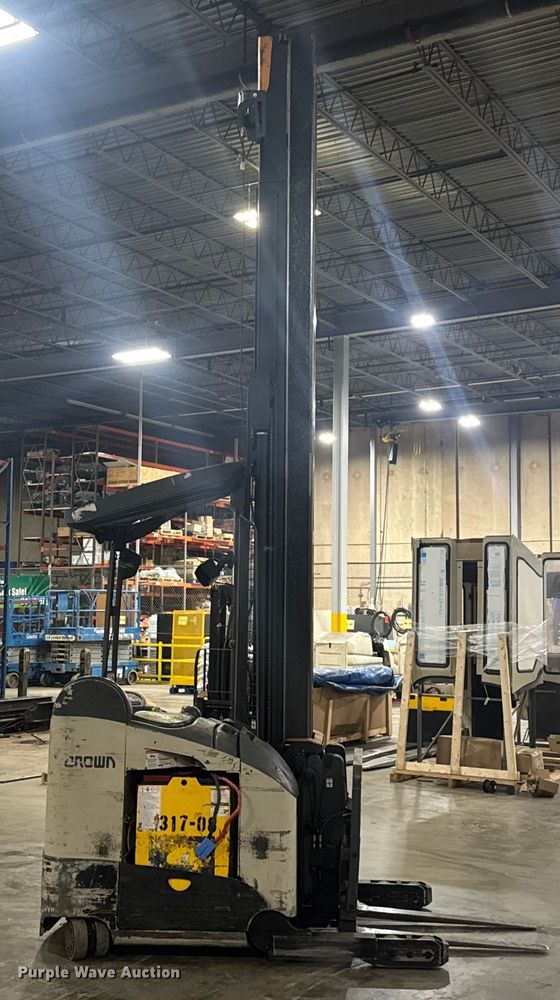 image for item EV1836 Crown RMD6095S-32 reach truck