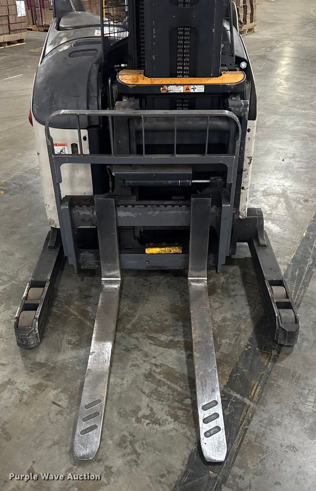 image for item EV1836 Crown RMD6095S-32 reach truck