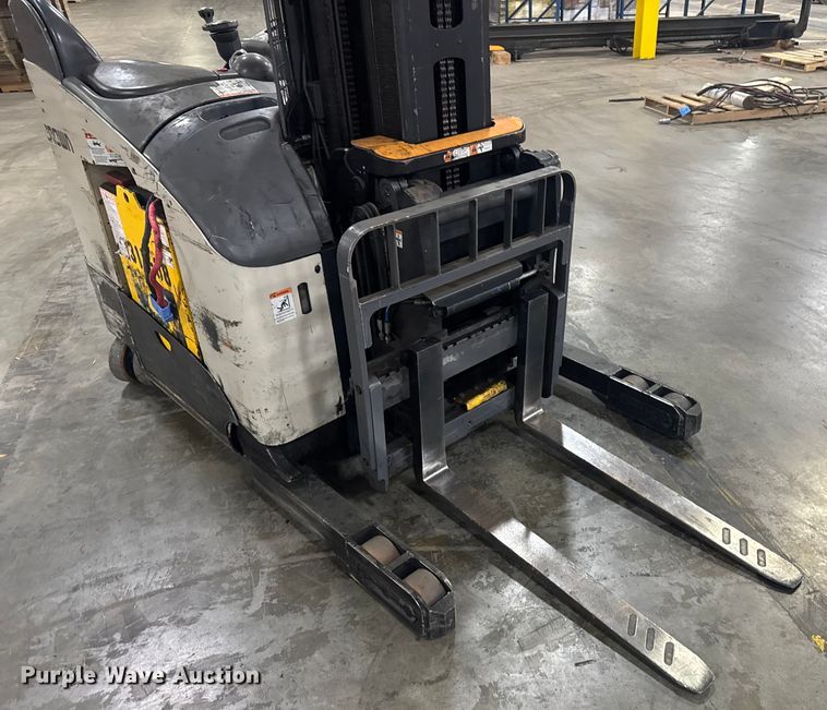 image for item EV1836 Crown RMD6095S-32 reach truck