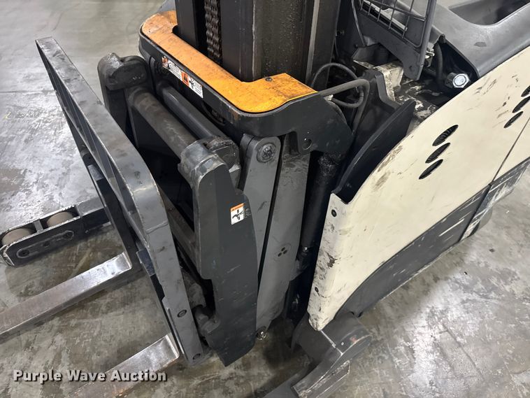 image for item EV1836 Crown RMD6095S-32 reach truck
