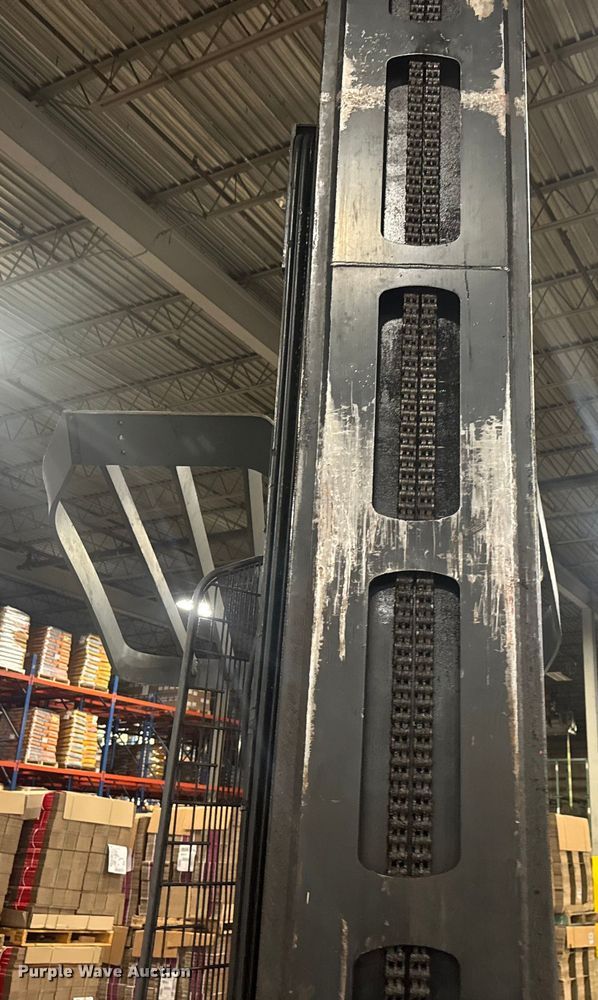 image for item EV1836 Crown RMD6095S-32 reach truck