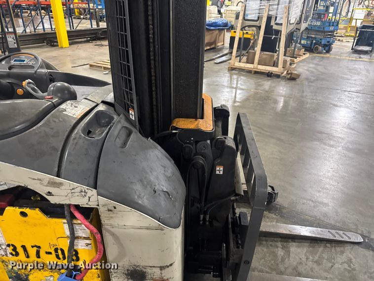 image for item EV1836 Crown RMD6095S-32 reach truck