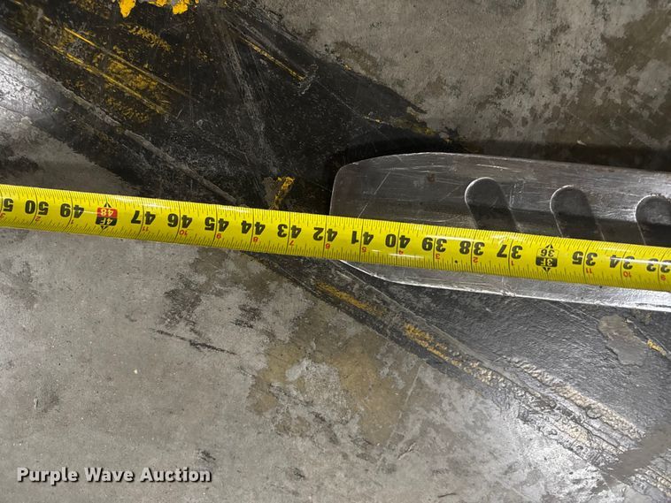 image for item EV1836 Crown RMD6095S-32 reach truck