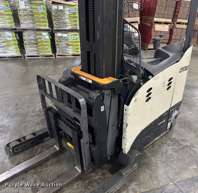 image for item EV1836 Crown RMD6095S-32 reach truck
