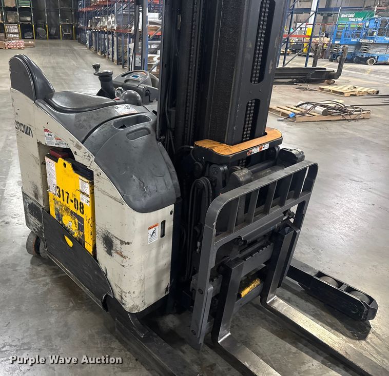 image for item EV1836 Crown RMD6095S-32 reach truck