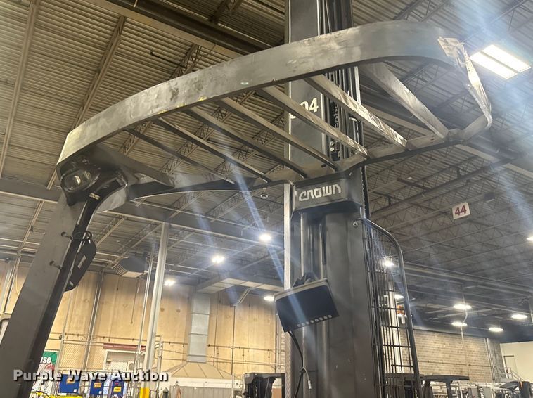 image for item EV1836 Crown RMD6095S-32 reach truck