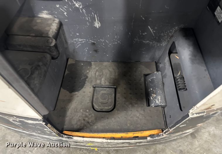 image for item EV1836 Crown RMD6095S-32 reach truck