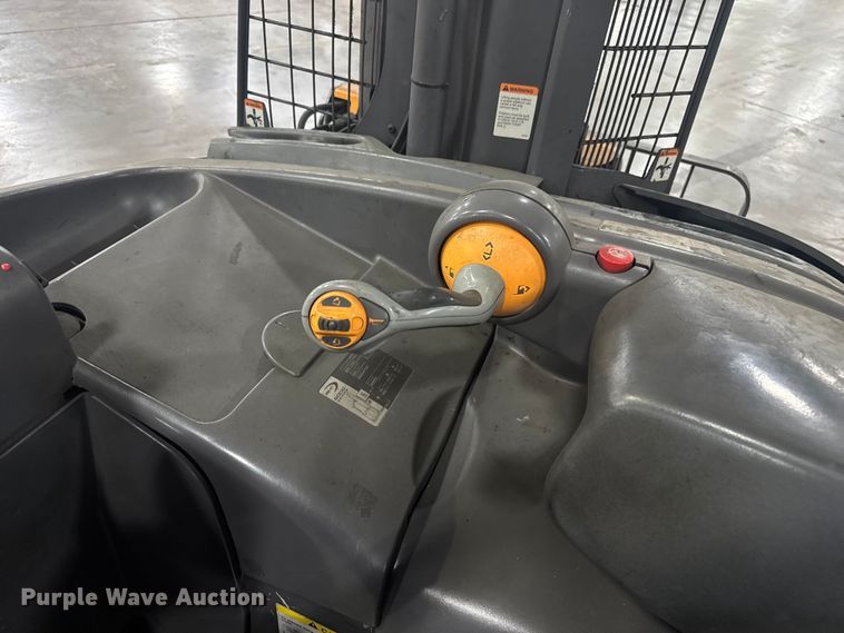 image for item EV1836 Crown RMD6095S-32 reach truck