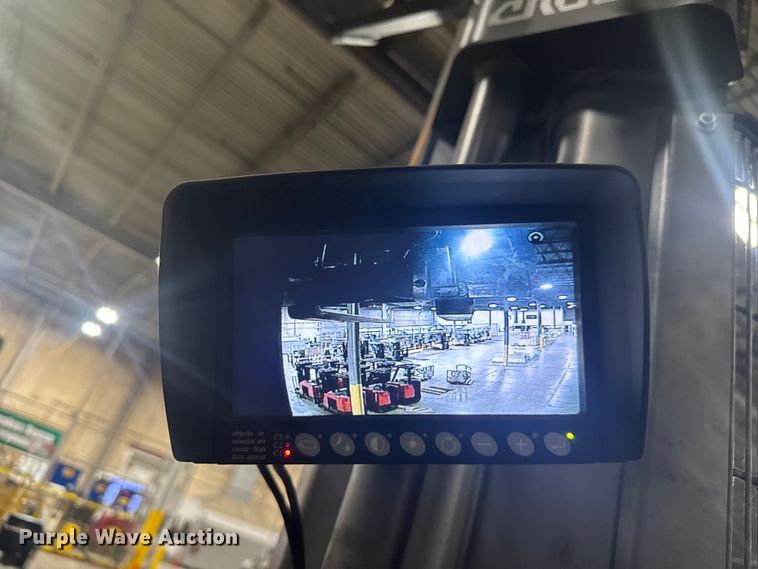 image for item EV1836 Crown RMD6095S-32 reach truck