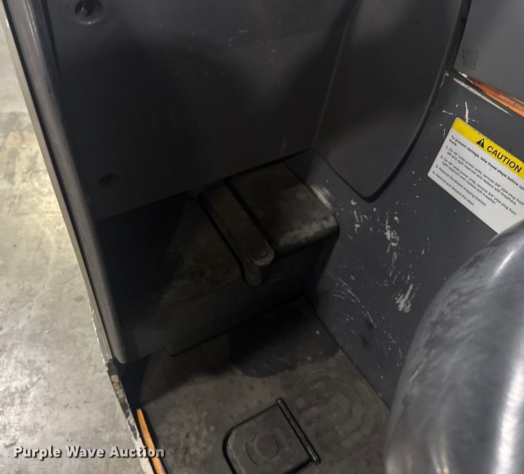 image for item EV1836 Crown RMD6095S-32 reach truck