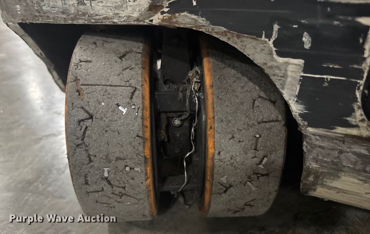 image for item EV1836 Crown RMD6095S-32 reach truck