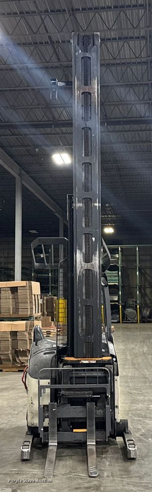 image for item EV1837 Crown RMD6095S-32 reach truck