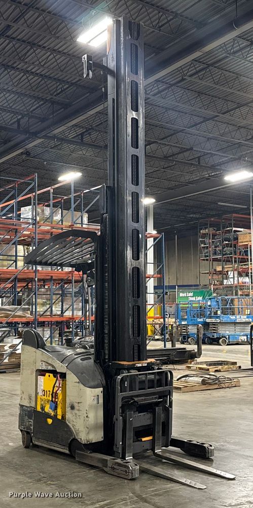 image for item EV1837 Crown RMD6095S-32 reach truck