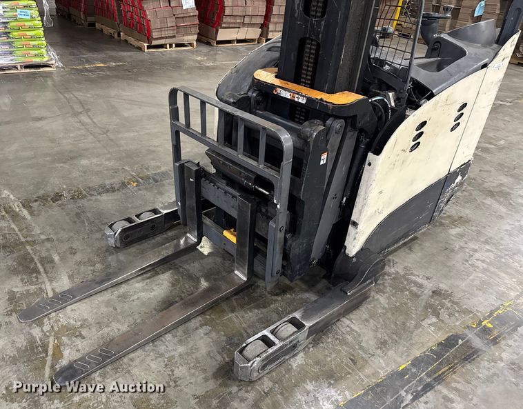 image for item EV1837 Crown RMD6095S-32 reach truck