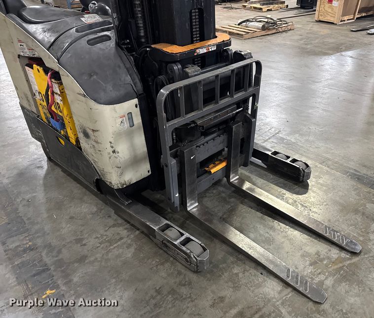 image for item EV1837 Crown RMD6095S-32 reach truck
