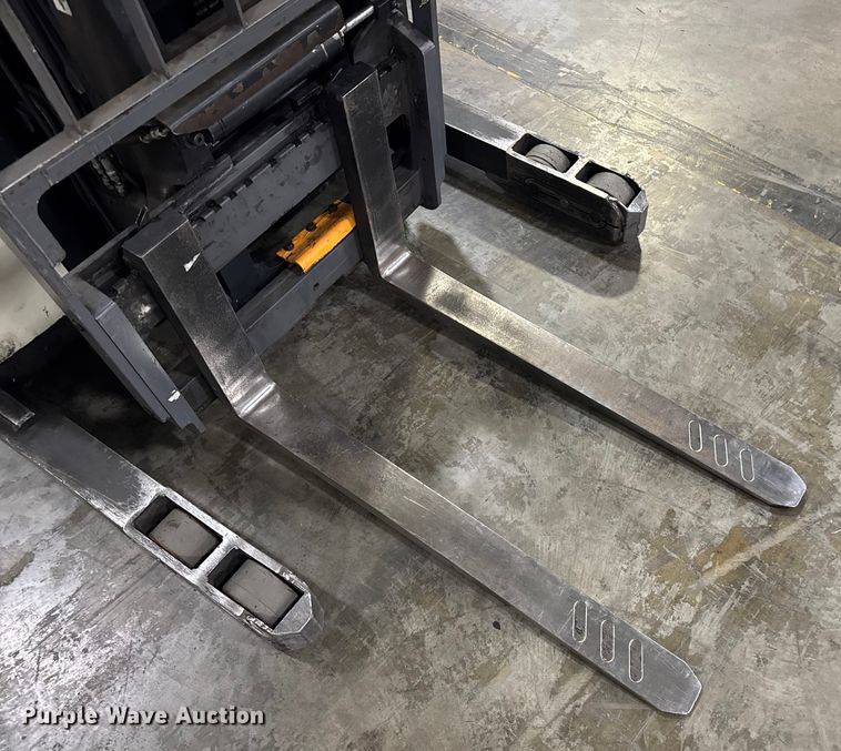 image for item EV1837 Crown RMD6095S-32 reach truck