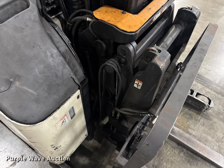 image for item EV1837 Crown RMD6095S-32 reach truck