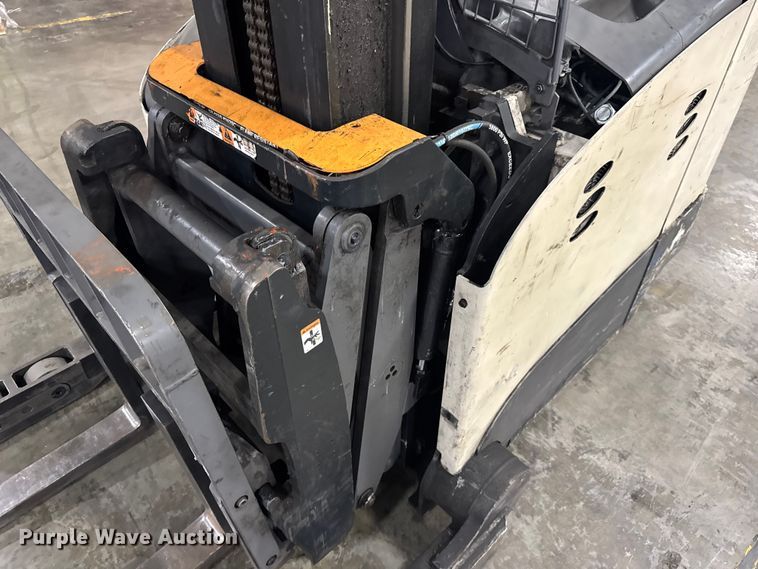 image for item EV1837 Crown RMD6095S-32 reach truck