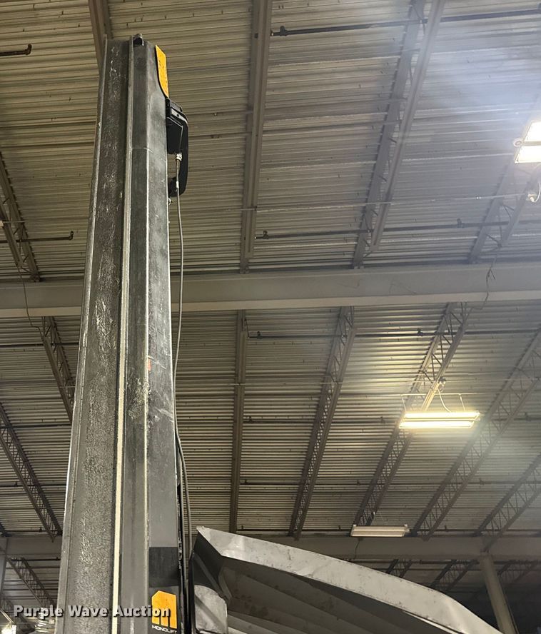 image for item EV1837 Crown RMD6095S-32 reach truck