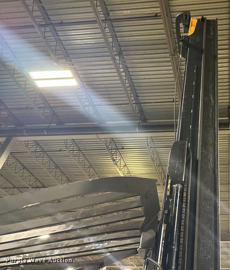 image for item EV1837 Crown RMD6095S-32 reach truck