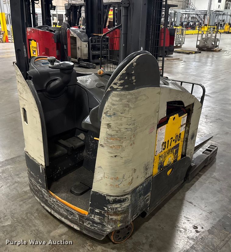 image for item EV1837 Crown RMD6095S-32 reach truck