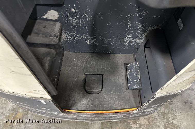 image for item EV1837 Crown RMD6095S-32 reach truck