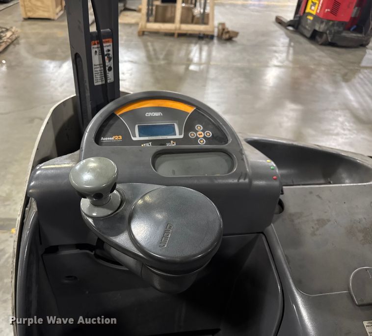 image for item EV1837 Crown RMD6095S-32 reach truck