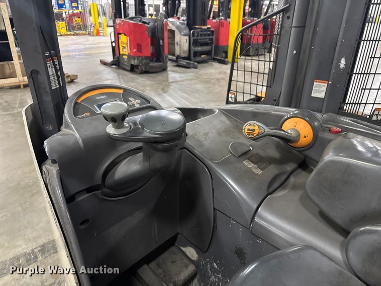 image for item EV1837 Crown RMD6095S-32 reach truck