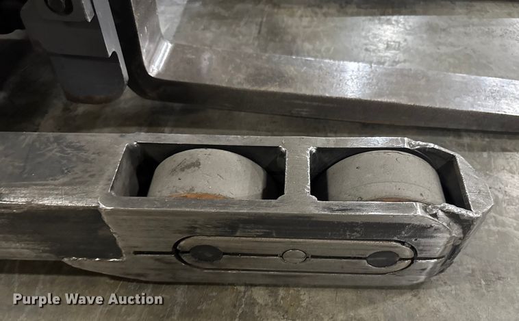 image for item EV1837 Crown RMD6095S-32 reach truck