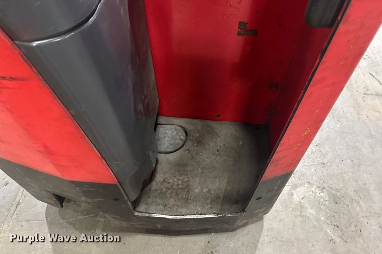 image for item EV1838 Raymond 4250 forklift