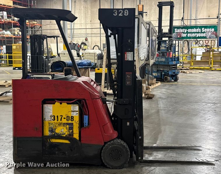 image for item EV1839 Raymond 4250 forklift