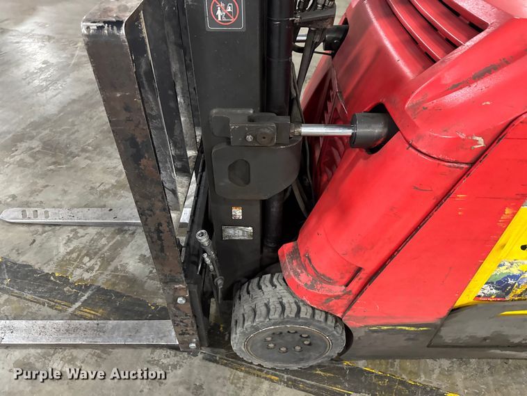 image for item EV1839 Raymond 4250 forklift