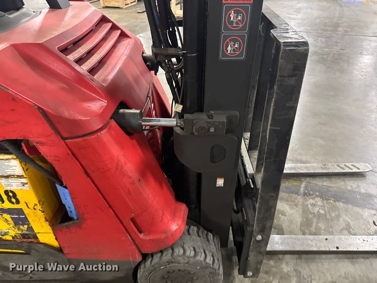 image for item EV1839 Raymond 4250 forklift